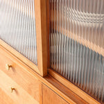 チェリー材?ケヤキ 高級キャビネット | 多層板とガラス?銅デザインの収納家具 Hersa-1635