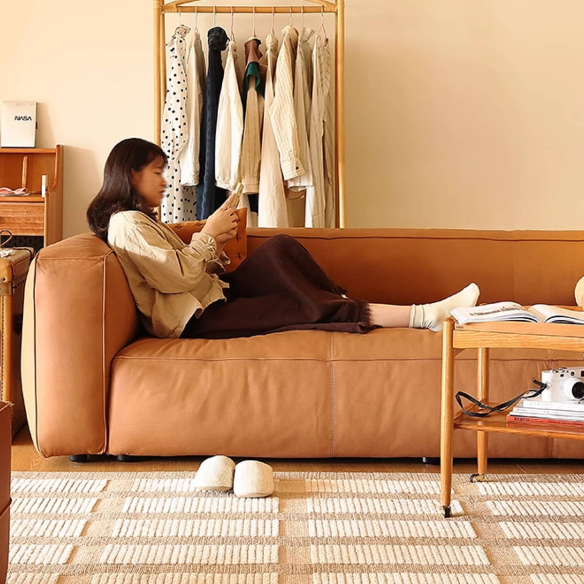 「高級無垢材パイン使用!快適ダウン&シリコンフィルクッション、合成皮革&本革ソファー」 Hersa-1647