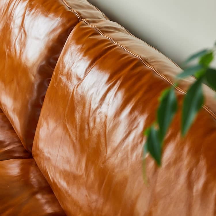 高級感溢れるパインフレーム本革ソファー - ダウン&シリコンフィルクッション採用 Hersa-1651