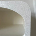 モダンデザインのホワイトナイトテーブル|おしゃれで機能的な収納スペース完備 fcwz-2362