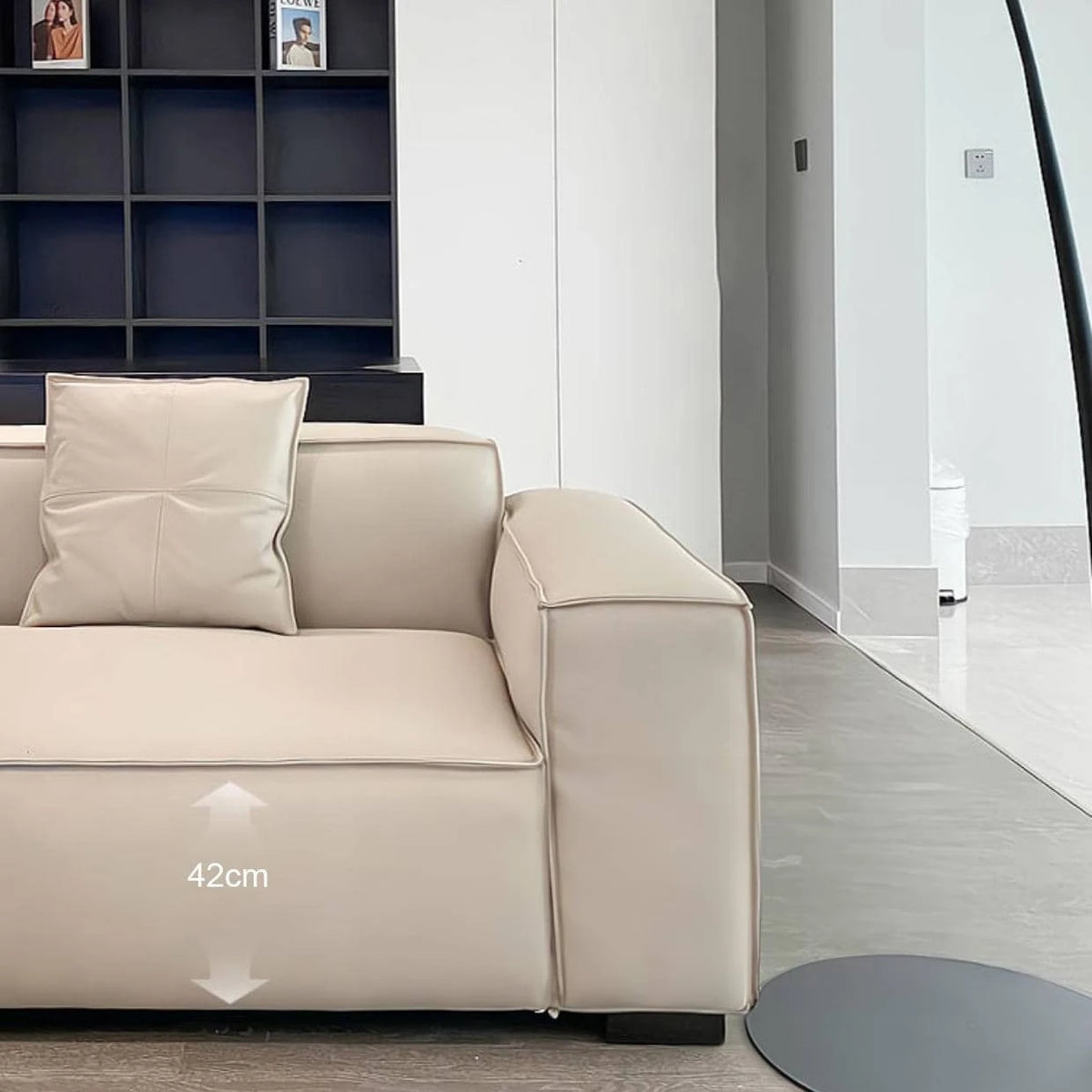 エレガントな无垢材エアレザーソファー|ラグジュアリーなデザインで快適空間を演出 fhw-2091