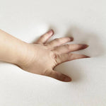 エレガントな无垢材エアレザーソファー|ラグジュアリーなデザインで快適空間を演出 fhw-2091