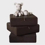 スタイリッシュなウッドナイトテーブル - 抽象的デザインと収納力抜群のサイドテーブル fjd-4738