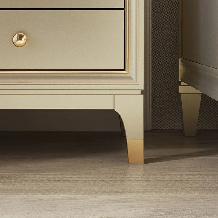 エレガントなデザインのパイン材ナイトテーブル - 3段引き出し付き、寝室の必需品 fjfn-5273