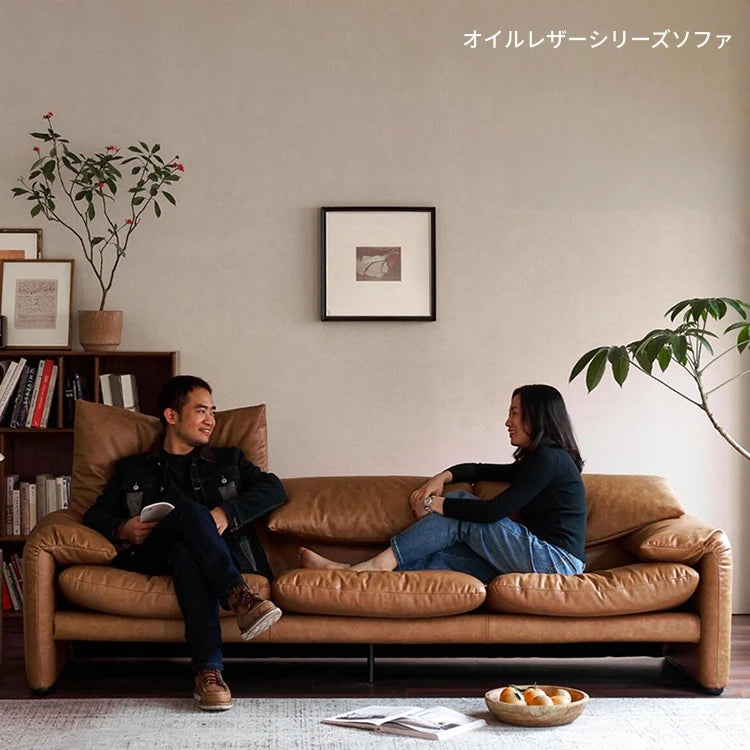 高級感漂う合成皮革ソファー|ダウンとパイン無垢材使用で快適な座り心地|リビングに最適なデザイン fme-3133