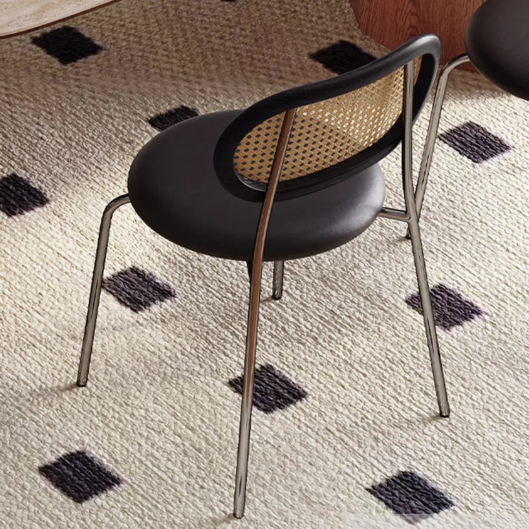 アッシュ材とラタンのモダンチェア - PUレザーとステンレスフレームの高級デザインチェア fmus-4086