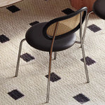 アッシュ材とラタンのモダンチェア - PUレザーとステンレスフレームの高級デザインチェア fmus-4086