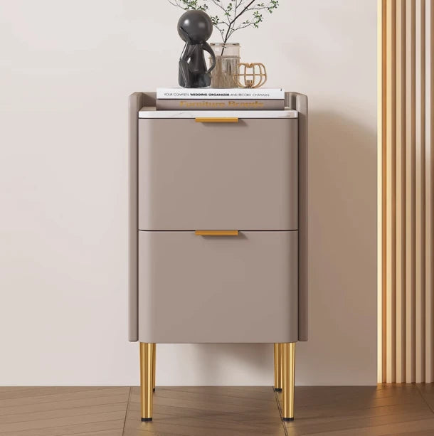 モダンナイトテーブル - パイン材セラミック天板 & PUレザー仕上げ、シンプルでスタイリッシュ、引き出し付き収納、ゴールド脚デザイン fmxjs-5341