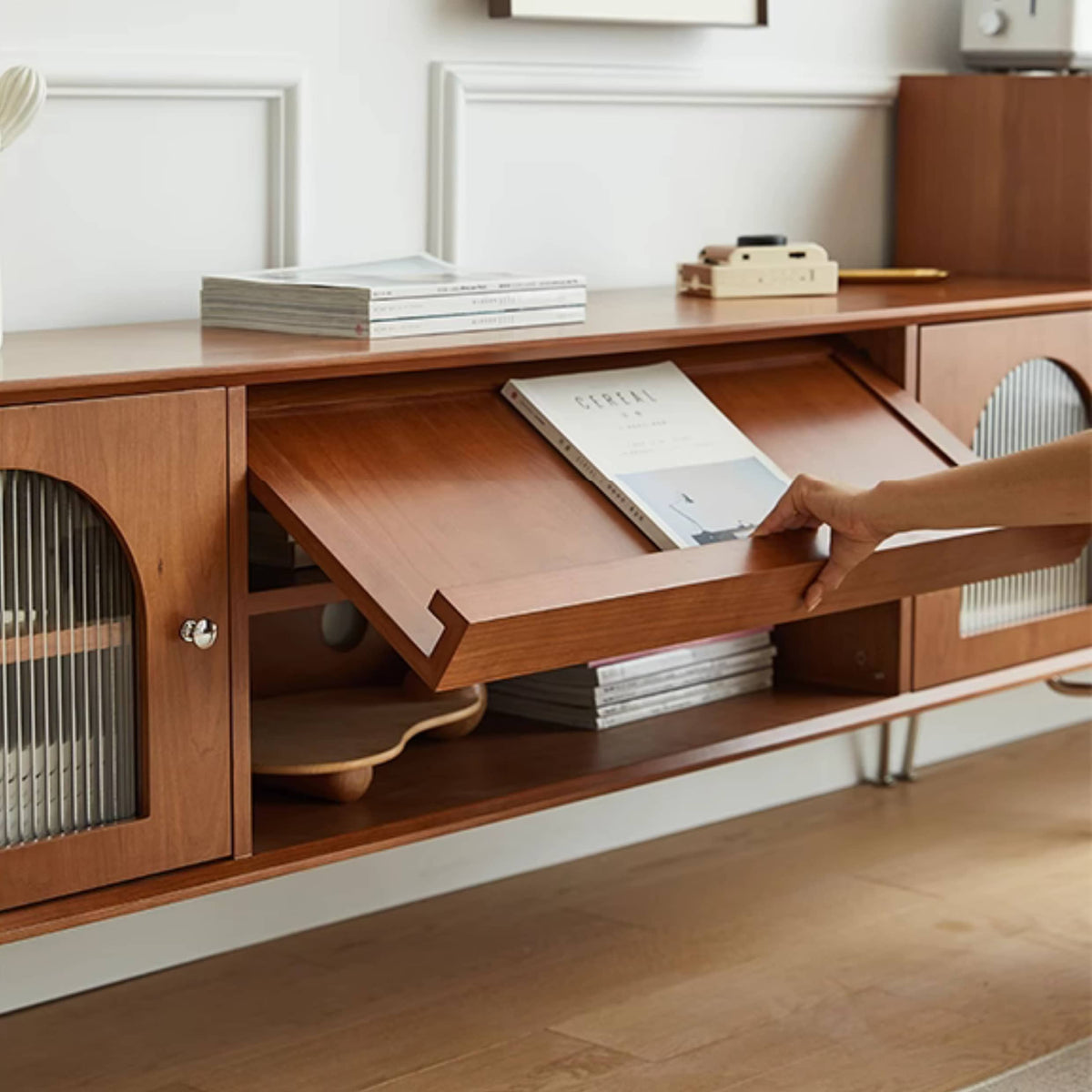 高品質テレビ台 - 多層板&強化ガラス&ステンレス製のモダンデザイン fmy-1137