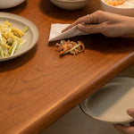 チェリー材とステンレスの高級ダイニングテーブル|魅力的なモダンデザイン fpmxm-2770