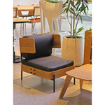 スタイリッシュな多層板製ソファチェア|PUレザー&綿麻クッション付き|モダンインテリアに最適 fqr-5114