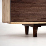 レッドオーク&ウォールナットのテレビ台 - シンプルで高級感あふれるデザイン fyf-2225