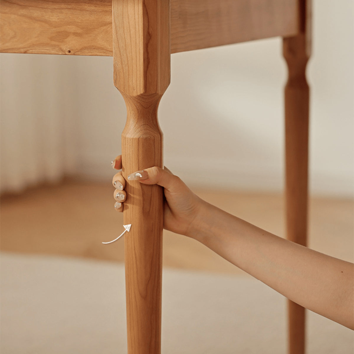 【高級家具】チェリー材テーブル|木目が美しい上品なデザイン fyg-656