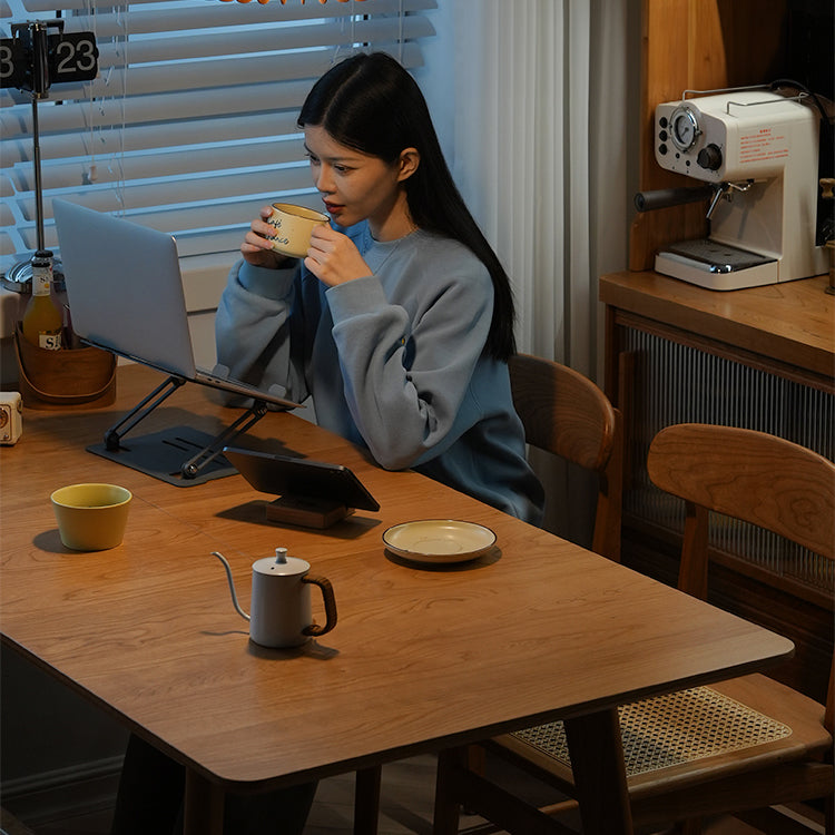 オーク&チェリー材のステンレス脚 テーブル | 高級木材を使用したスタイリッシュデザイン fyx-833