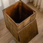 モダンなスギ材ナイトテーブル|洗練されたデザインでお部屋を格上げ hdst-4221