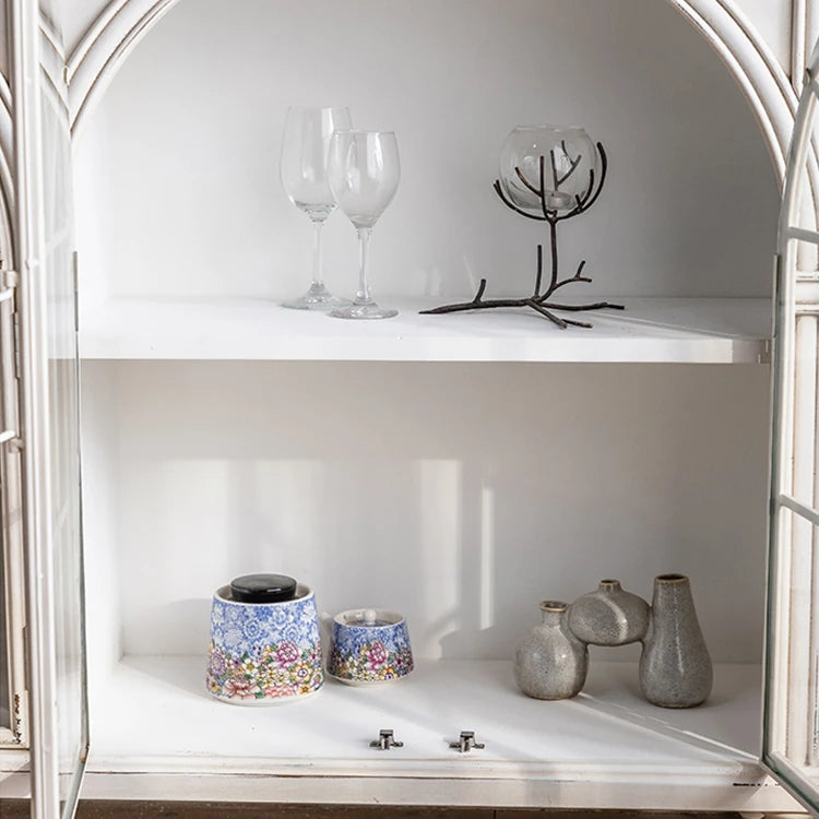 パイン&アイアンのクラシックナイトテーブル優雅なガラス扉デザイン50*36*84cmhdst-4237