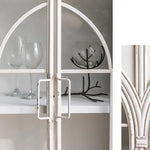 パイン&アイアンのクラシックナイトテーブル優雅なガラス扉デザイン50*36*84cmhdst-4237