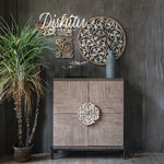 パインとアイアン素材のエレガントキャビネット│美しいデザインでお部屋にアクセントを! hdst-4313