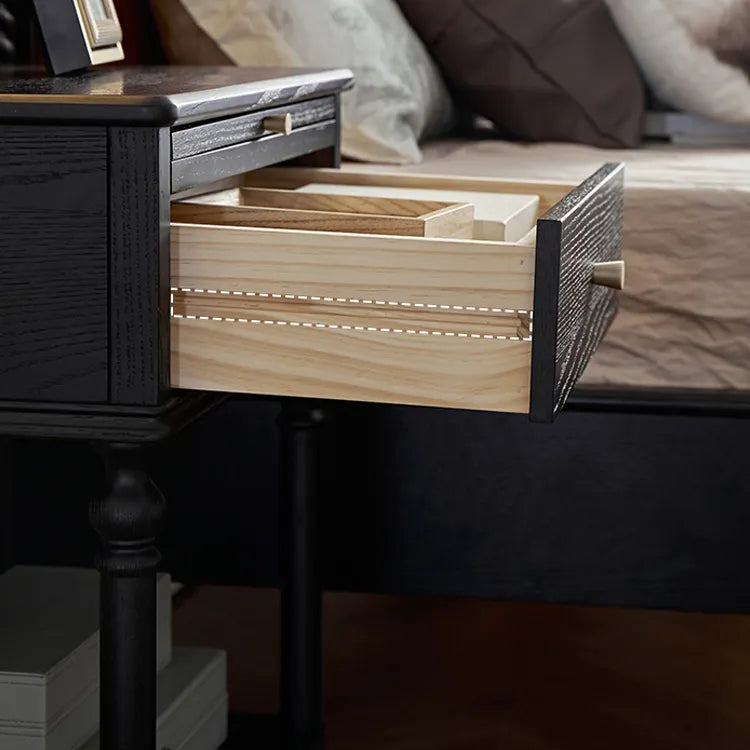 レッドオークの上質ナイトテーブル|高級感漂うおしゃれな収納家具 hggw-4176