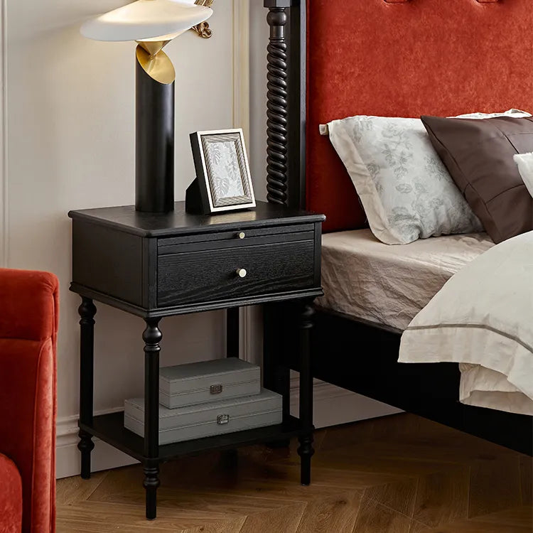 レッドオークの上質ナイトテーブル|高級感漂うおしゃれな収納家具 hggw-4176