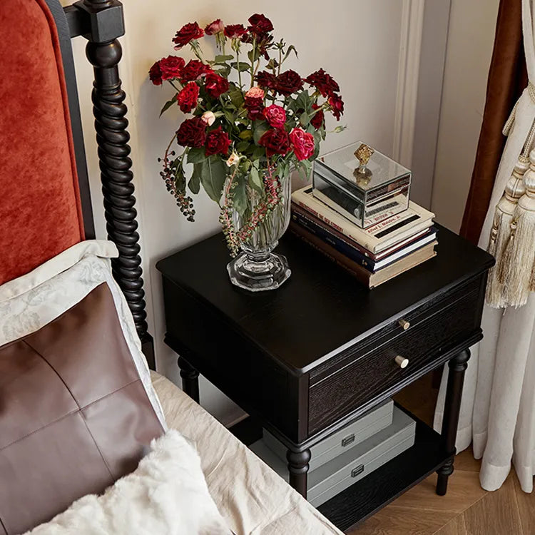 レッドオークの上質ナイトテーブル|高級感漂うおしゃれな収納家具 hggw-4176