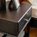 レッドオークの上質ナイトテーブル|高級感漂うおしゃれな収納家具 hggw-4176