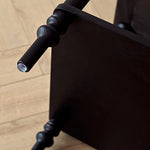 レッドオークの上質ナイトテーブル|高級感漂うおしゃれな収納家具 hggw-4176