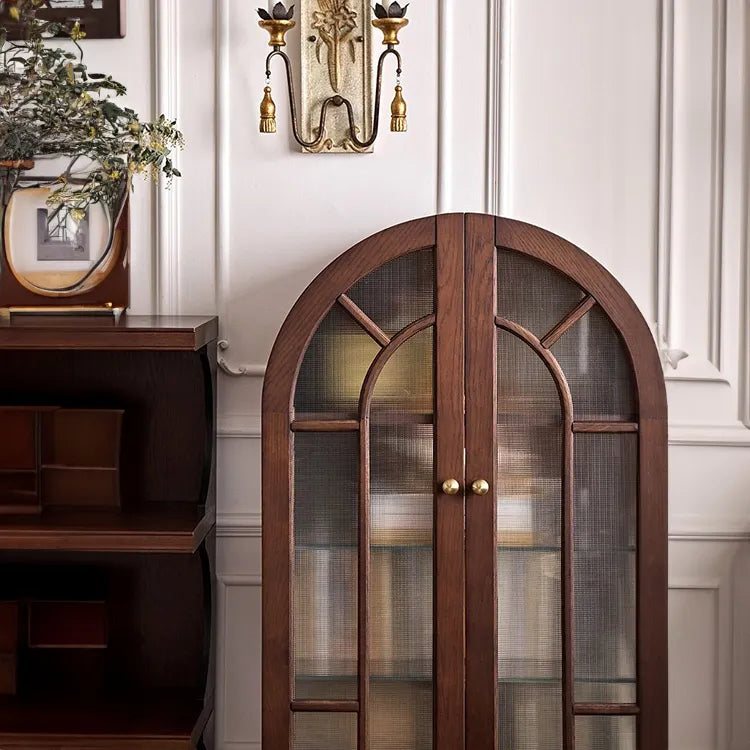 アンティーク風レッドオークキャビネット|ガラス&銅製アクセントの多層板収納 hggw-4186