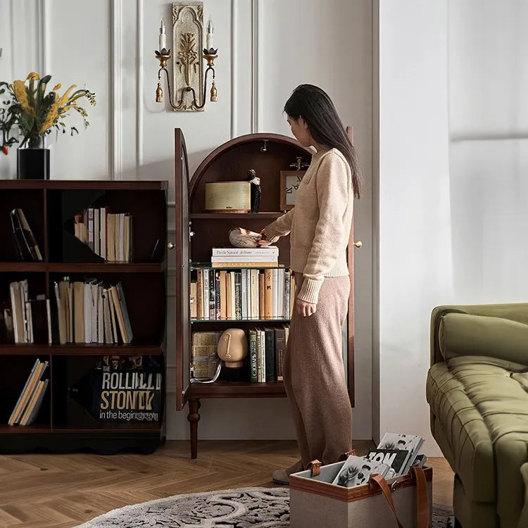 アンティーク風レッドオークキャビネット|ガラス&銅製アクセントの多層板収納 hggw-4186