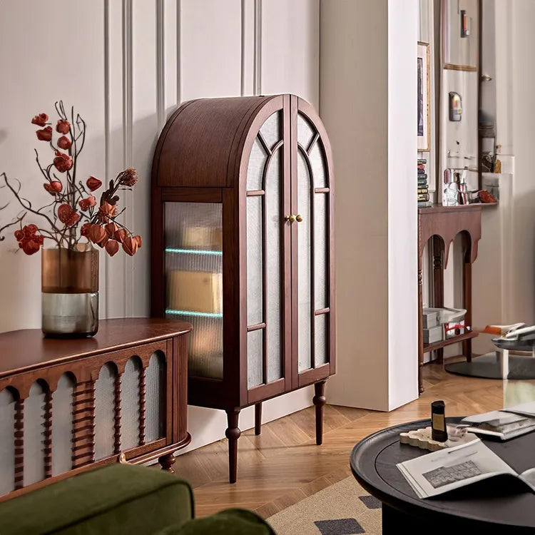 アンティーク風レッドオークキャビネット|ガラス&銅製アクセントの多層板収納 hggw-4186