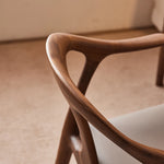 ウォールナットエアレザー使用 おしゃれなデザインチェア - あなたのインテリアを引き立てる高級感溢れる一脚 hjy-5016