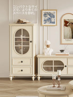 チェリー材とパイン製の美しいディスプレイキャビネット | ガラス扉付きで収納力抜群 | シンプルで上品なデザイン hl-4884