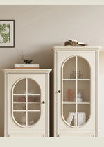 チェリー材とパイン製の美しいディスプレイキャビネット | ガラス扉付きで収納力抜群 | シンプルで上品なデザイン hl-4884