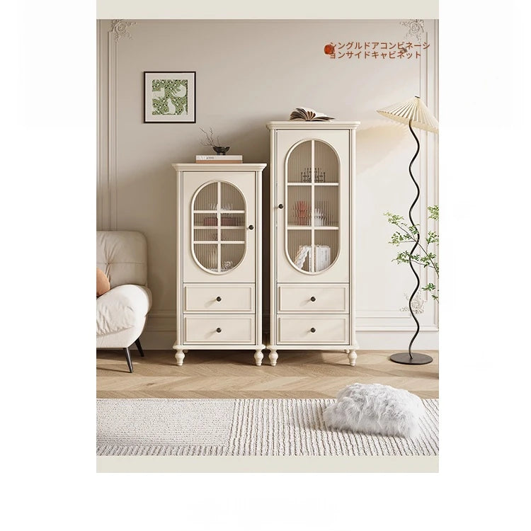 チェリー材とパイン製の美しいディスプレイキャビネット | ガラス扉付きで収納力抜群 | シンプルで上品なデザイン hl-4884