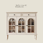 チェリー材とパインの魅力的なキャビネット - 上品なガラス扉付き収納家具でおしゃれなインテリアを実現! hl-4899