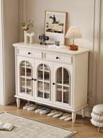 チェリー材とパインの魅力的なキャビネット - 上品なガラス扉付き収納家具でおしゃれなインテリアを実現! hl-4899