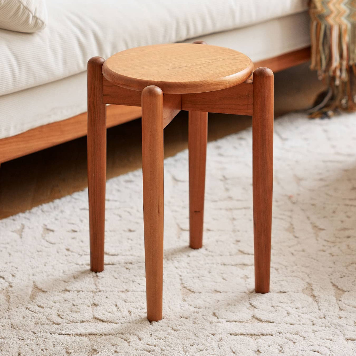 チェリー材スツール | 高級感溢れるデザインスツール hldmz-724