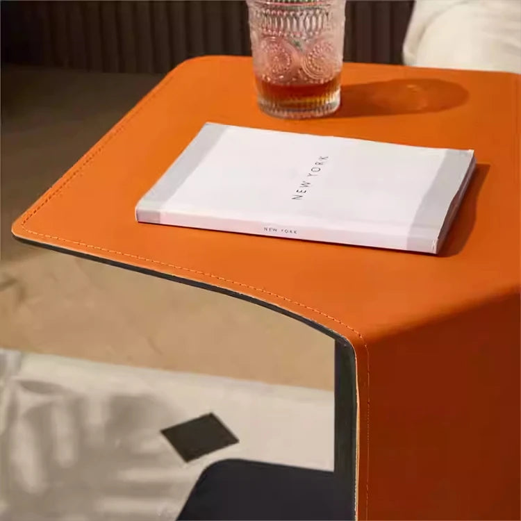 スタイリッシュな合成皮革センターテーブル|モダンデザインでリビングに最適|オレンジとブラックのコンビネーション hmx-5095