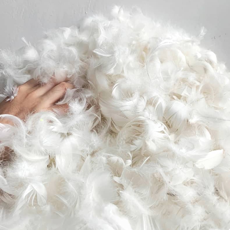 「高級レッドオークとパイン材フレームの贅沢グースダウン&コーデュロイソファー」 hmyf-1270