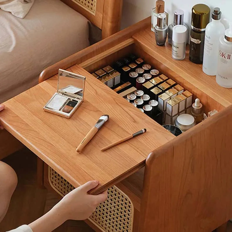 アッシュ材とケヤキのスタイリッシュナイトテーブル - ガラス&ラタンの魅力的デザイン hns-4120