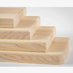 ロボット風の可愛いフォルムが目を引く、木目調×カラーブロックのキャビネット|リビングや寝室に馴染む収納力抜群の一台 hns-4123