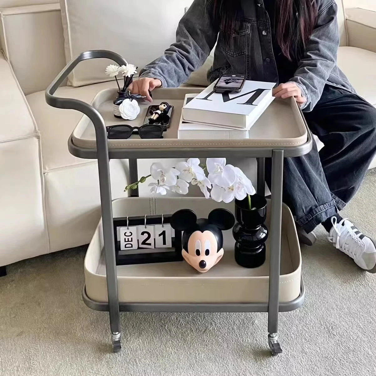 ステンレス製合成皮革センターテーブル|おしゃれで機能的なリビング家具|モダンデザインのキャスターテーブル hqy-5201