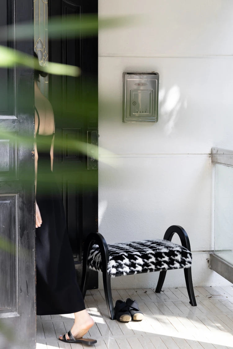 アッシュ材スツール|スタイリッシュな座り心地とモダンデザインでリラックスタイムを演出 hrn-5252