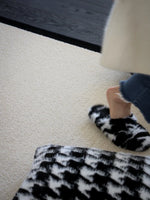 アッシュ材スツール|スタイリッシュな座り心地とモダンデザインでリラックスタイムを演出 hrn-5252