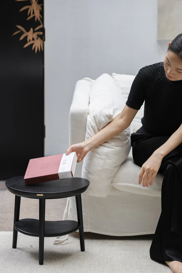 アッシュ材のセンターテーブル - モダンな雲型デザイン、収納付きでインテリアを引き立てる家具 hrn-5253