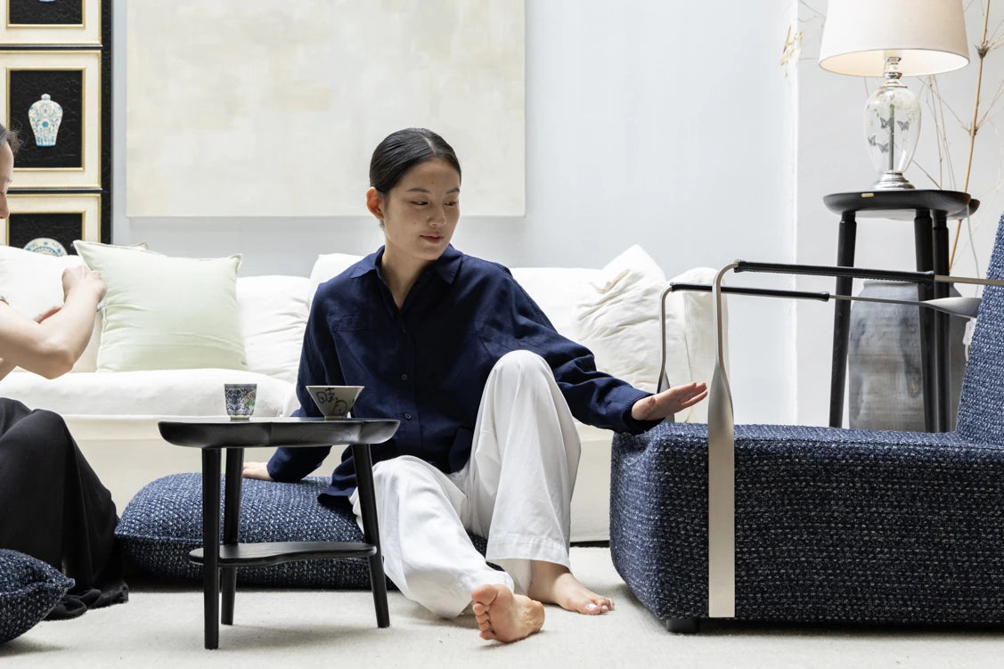 アッシュ材のセンターテーブル - モダンな雲型デザイン、収納付きでインテリアを引き立てる家具 hrn-5253