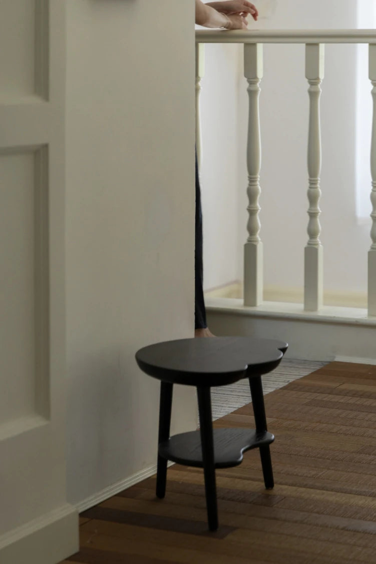 アッシュ材のセンターテーブル - モダンな雲型デザイン、収納付きでインテリアを引き立てる家具 hrn-5253