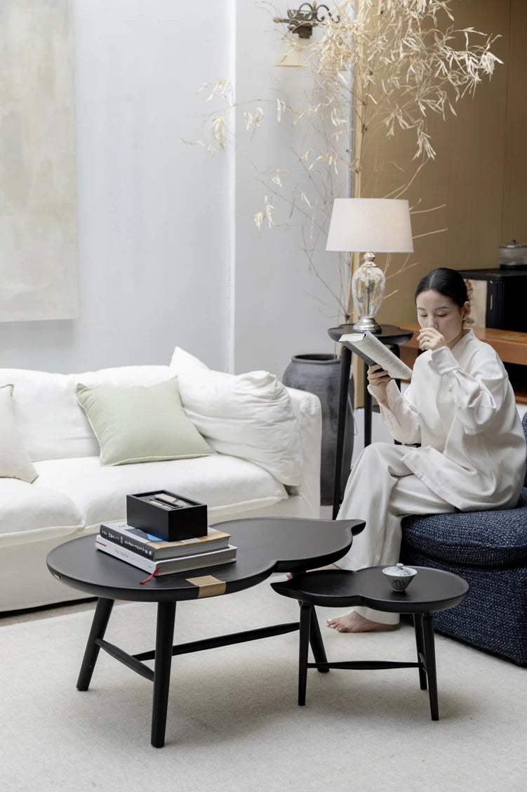 アッシュ材のセンターテーブル - モダンな雲型デザイン、収納付きでインテリアを引き立てる家具 hrn-5253