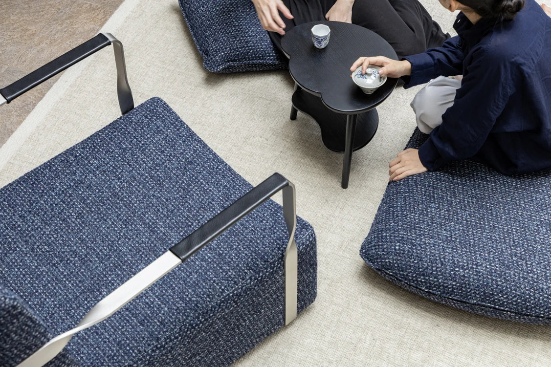 アッシュ材のセンターテーブル - モダンな雲型デザイン、収納付きでインテリアを引き立てる家具 hrn-5253