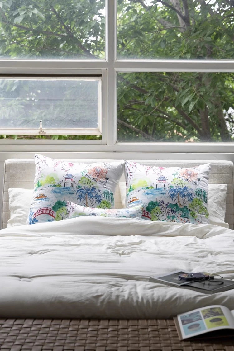 アッシュ材のセンターテーブル - モダンな雲型デザイン、収納付きでインテリアを引き立てる家具 hrn-5253